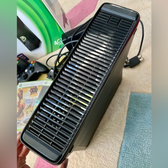 Microsoft XBOX 360 S 4GB Black Console 2 Controllers Games Borderlands Bundle - Picture 5 of 8